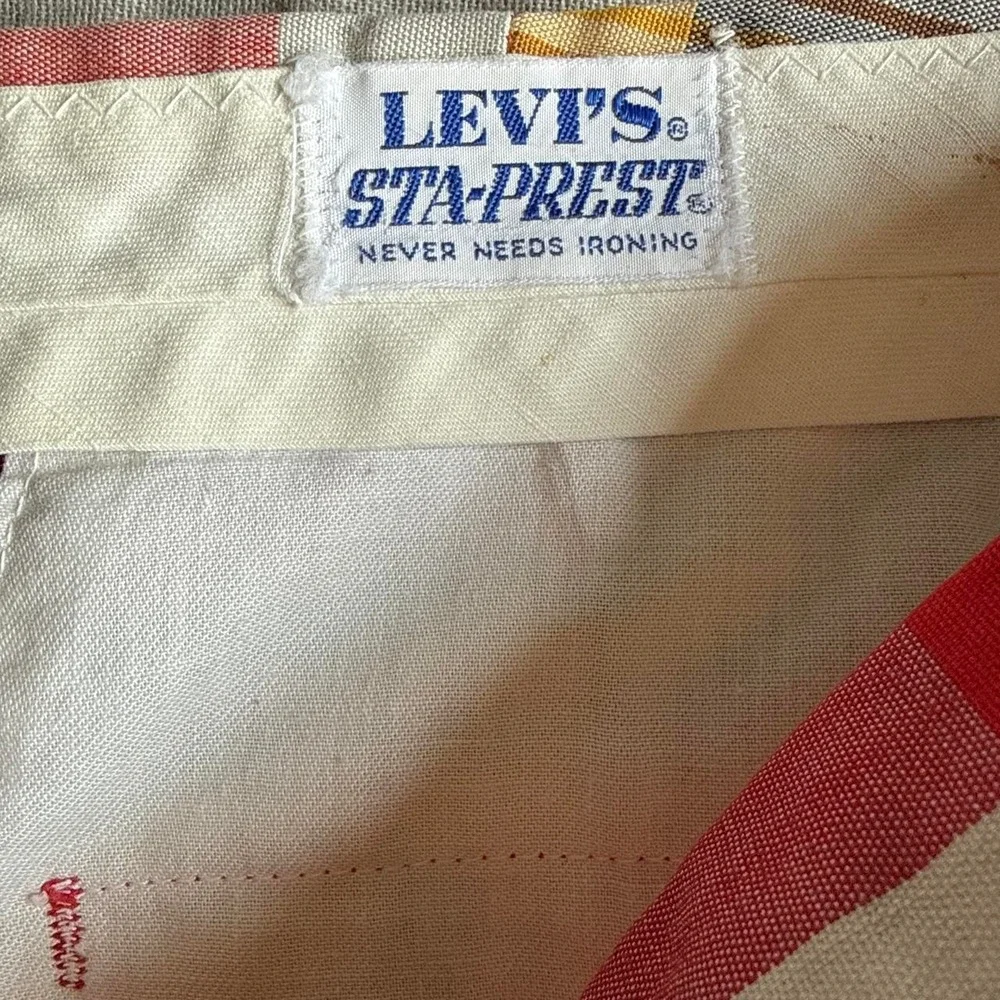 Vintage Levis Sta-Prest Red Plaid Shorts Mens Retro Summer Multi Color